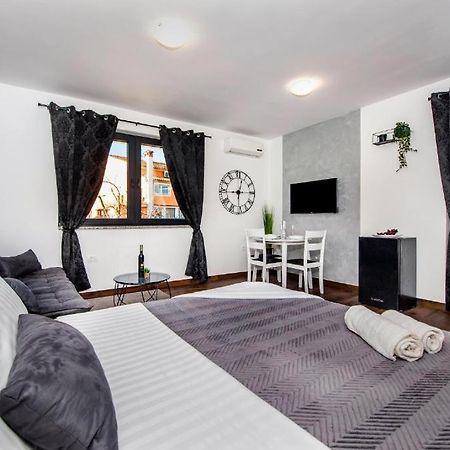 Deluxe Apartments A&A - 2 Ρόβινι Εξωτερικό φωτογραφία