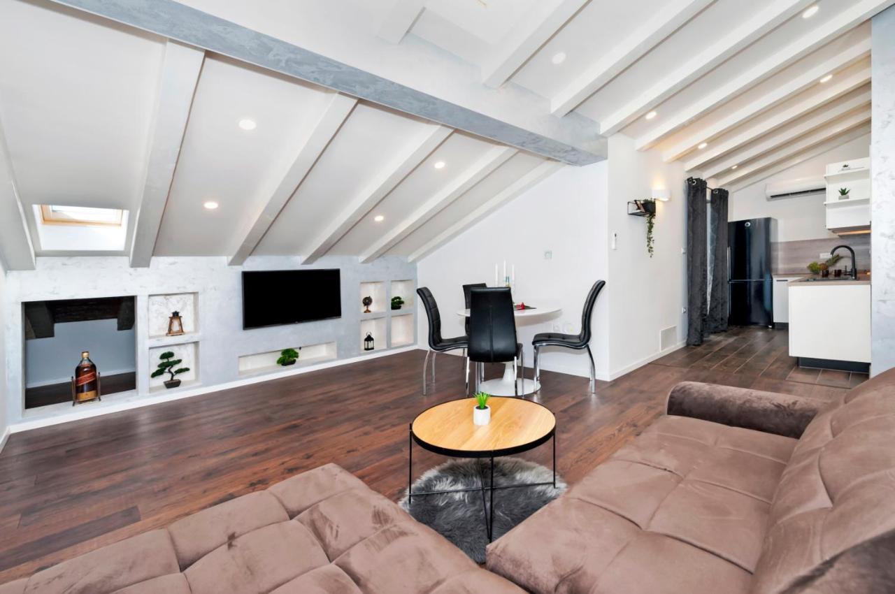 Deluxe Apartments A&A - 2 Ρόβινι Εξωτερικό φωτογραφία