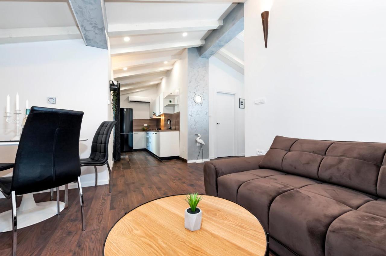 Deluxe Apartments A&A - 2 Ρόβινι Εξωτερικό φωτογραφία