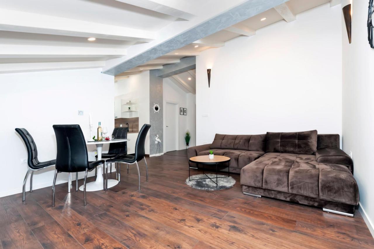 Deluxe Apartments A&A - 2 Ρόβινι Εξωτερικό φωτογραφία