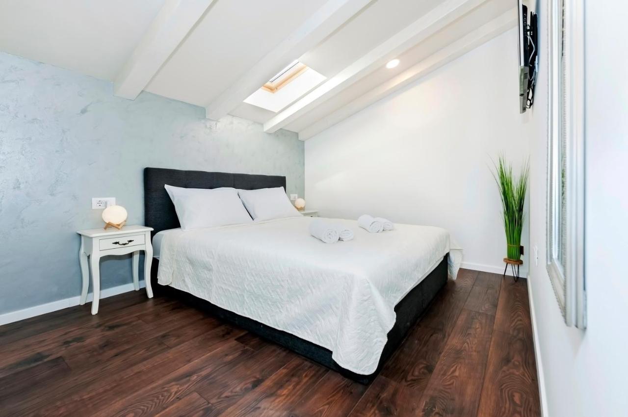 Deluxe Apartments A&A - 2 Ρόβινι Εξωτερικό φωτογραφία