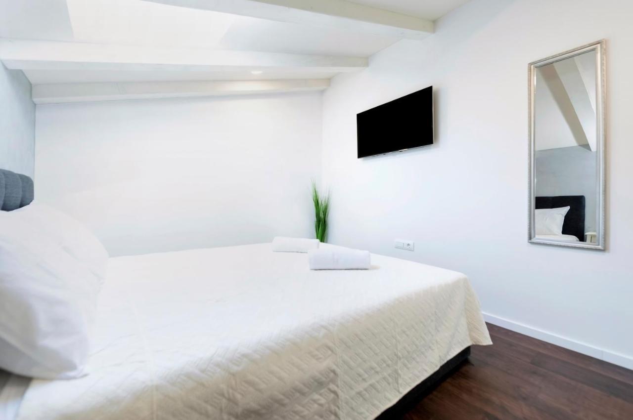Deluxe Apartments A&A - 2 Ρόβινι Εξωτερικό φωτογραφία