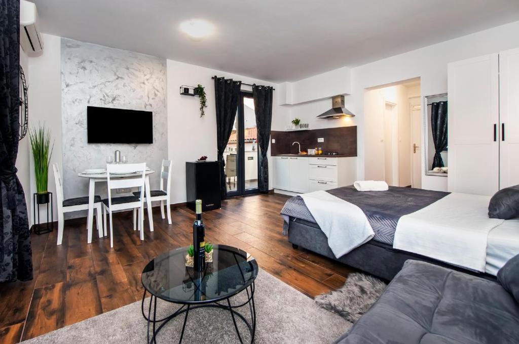 Deluxe Apartments A&A - 2 Ρόβινι Εξωτερικό φωτογραφία