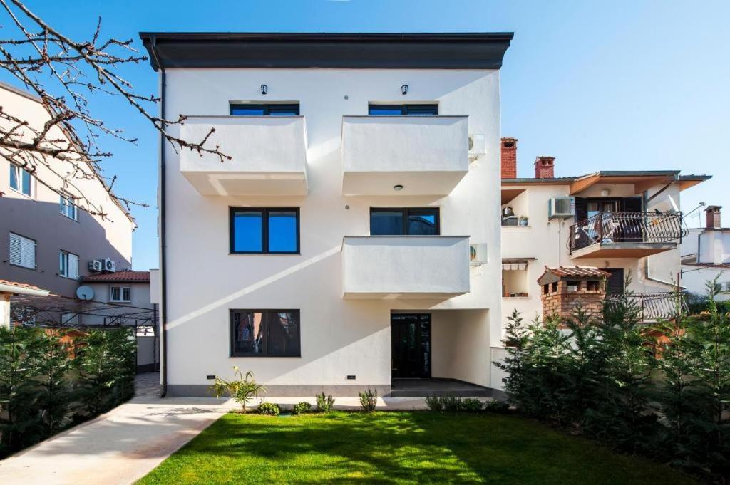 Deluxe Apartments A&A - 2 Ρόβινι Εξωτερικό φωτογραφία