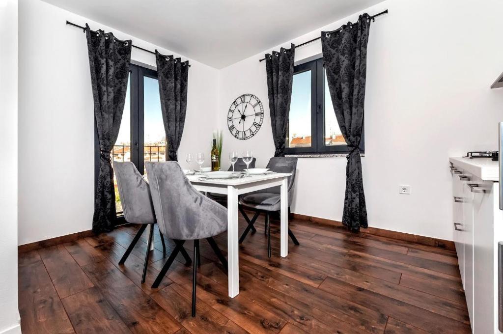 Deluxe Apartments A&A - 2 Ρόβινι Εξωτερικό φωτογραφία